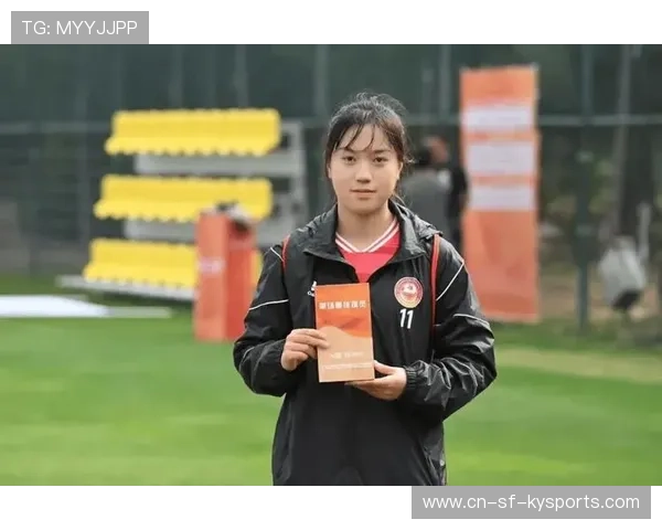 中国女足队员张某在比赛中发挥出色，中国女足张岩